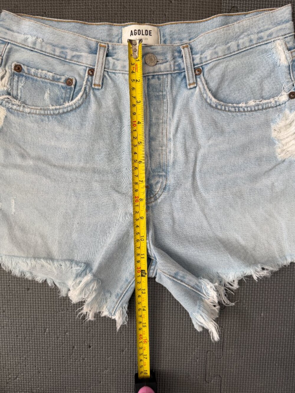 AGOLDE Parker Long Shorts- Light Wash Distressed - 28- MSRP $138 - Picture 9 of 14